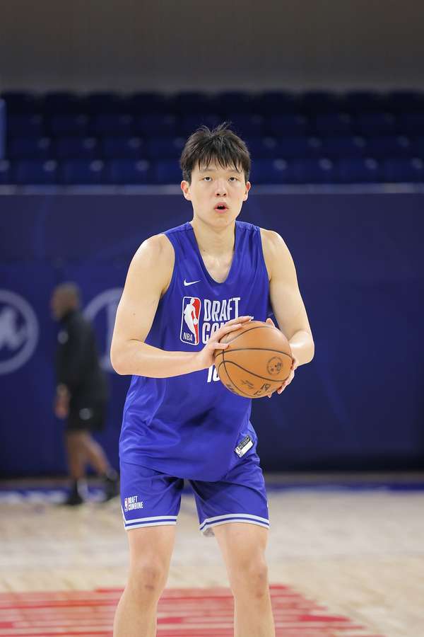 魔术高层密谈两小时引关注 杨瀚森完成14站试训启程纽约